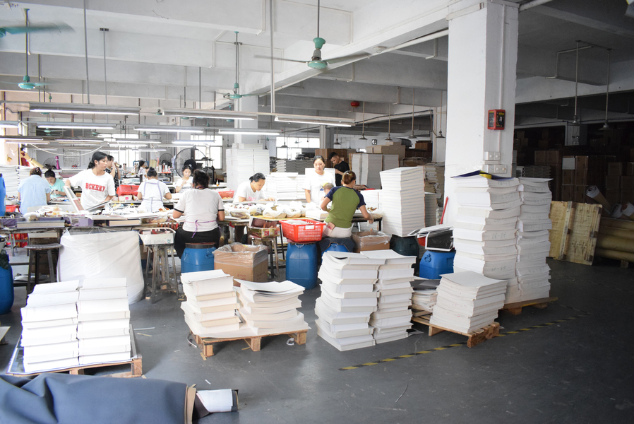 GUANGZHOU YM PACKAGE PRODUCTS CO.,LTD. Produktionslinie des Herstellers