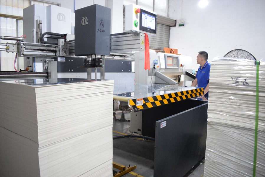 GUANGZHOU YM PACKAGE PRODUCTS CO.,LTD. Produktionslinie des Herstellers