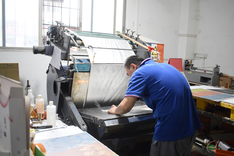 GUANGZHOU YM PACKAGE PRODUCTS CO.,LTD. Produktionslinie des Herstellers
