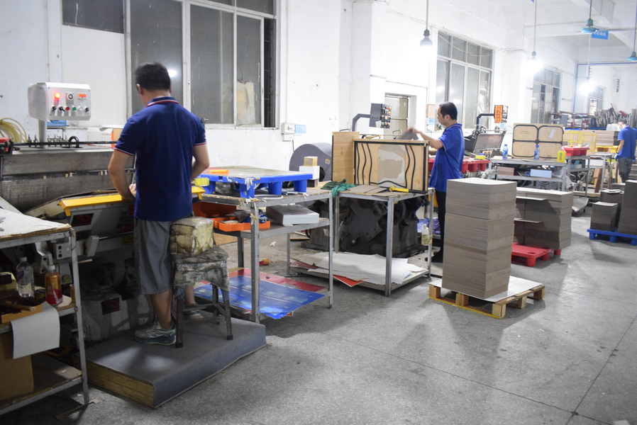 GUANGZHOU YM PACKAGE PRODUCTS CO.,LTD. Produktionslinie des Herstellers