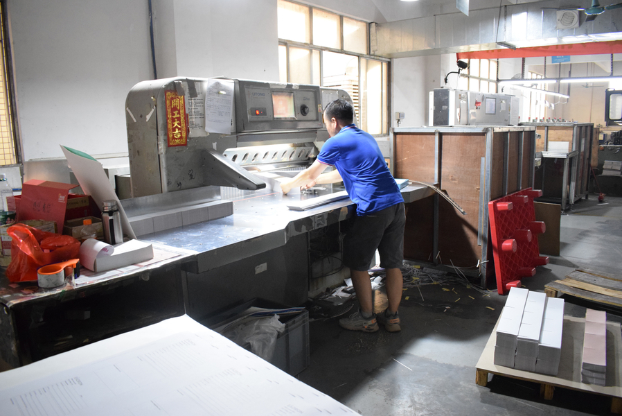 GUANGZHOU YM PACKAGE PRODUCTS CO.,LTD. Produktionslinie des Herstellers