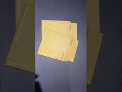 Langlebige weiße Kraftpapierumschläge mit individuellem Logo für den sicheren Versand